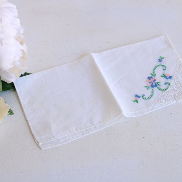 Vintage 1940s 1950s Handkerchief White Lace And Floral Embroidered Corner Hankie - Picture 9 of 10